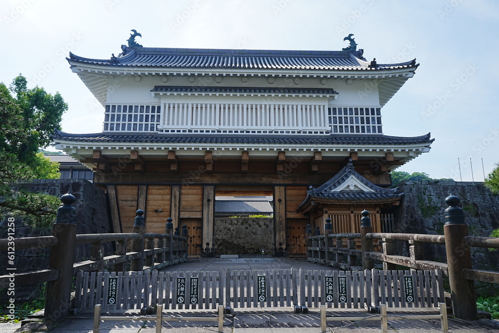 Obraz premium Goromon Gate at Tsurumaru Castle Ruins in Kagoshima, Japan - 日本 鹿児島 鶴丸城 御楼門