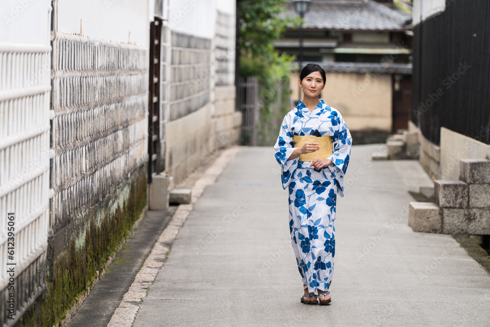 日本で観光する浴衣の女性6 日本で観光する浴衣の女性6