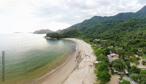 Wallpaper Mural Imagem aérea da Praia de Camburi, Ubatuba: um refúgio de natureza e tranquilidade Torontodigital.ca
