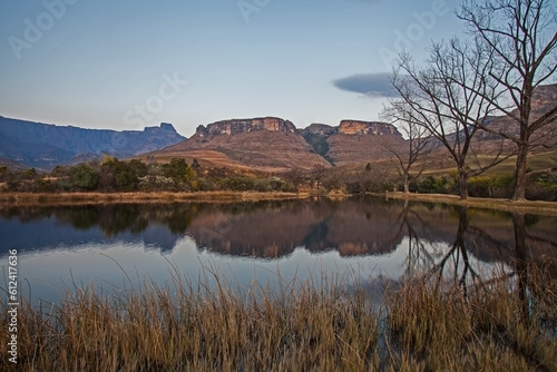 Scenic reflections in a Drakensberg lake 15532