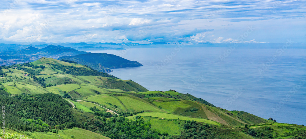 Fototapeta premium Costa vasca vista desde Jaizkibel, montaña de Guipuzcoa