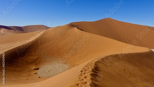 Sanddünen in der Namibwüste in Namibia © Omm-on-tour
