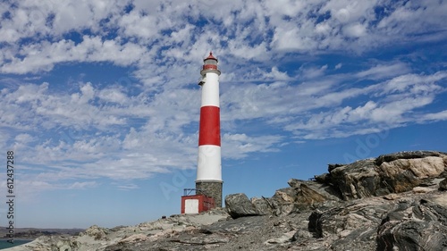 Leuchtturm, rot-weiß an der Atlantikküste in Namibia