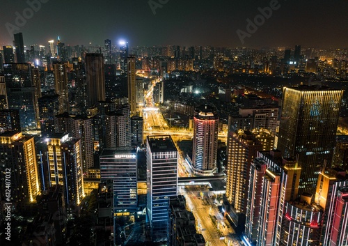 Fotografie the city lights are brightly bright from different types of buildings