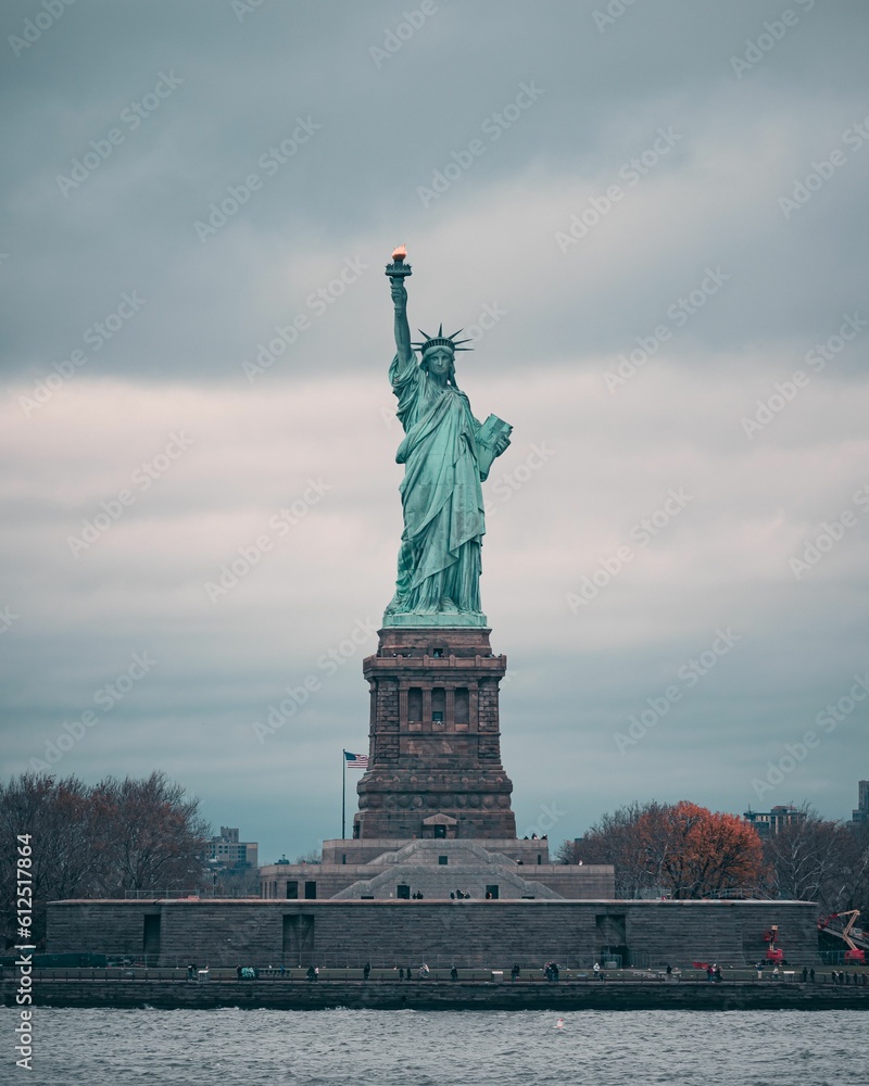 Obraz premium Vertical shot of the Statue of Liberty in New York, USA