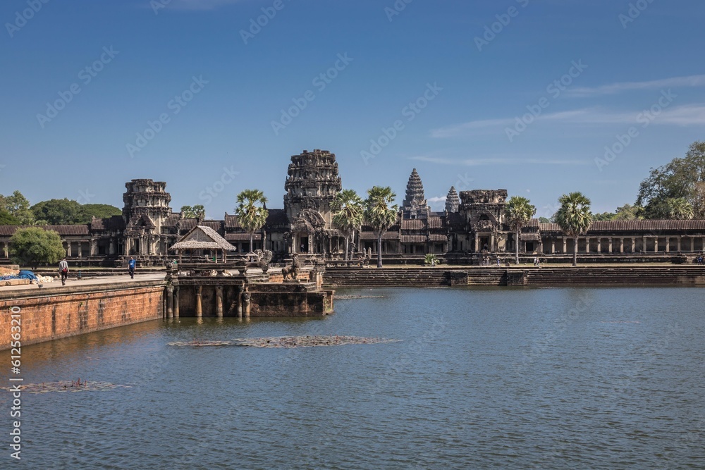 Naklejka premium Beautiful shot of the Angkor Wat temple complex and the largest monument in Cambodia