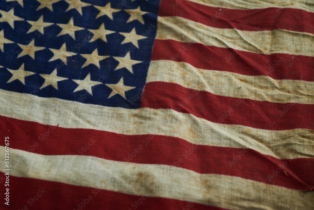 Fototapeta premium Closeup shot of an old textured American flag