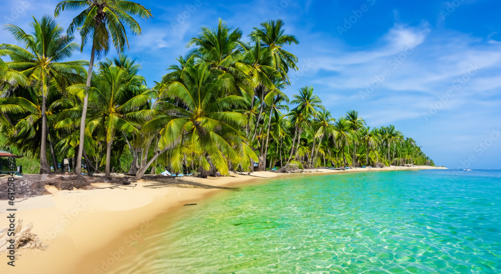 Obraz premium beautiful landscape of a beautiful beach