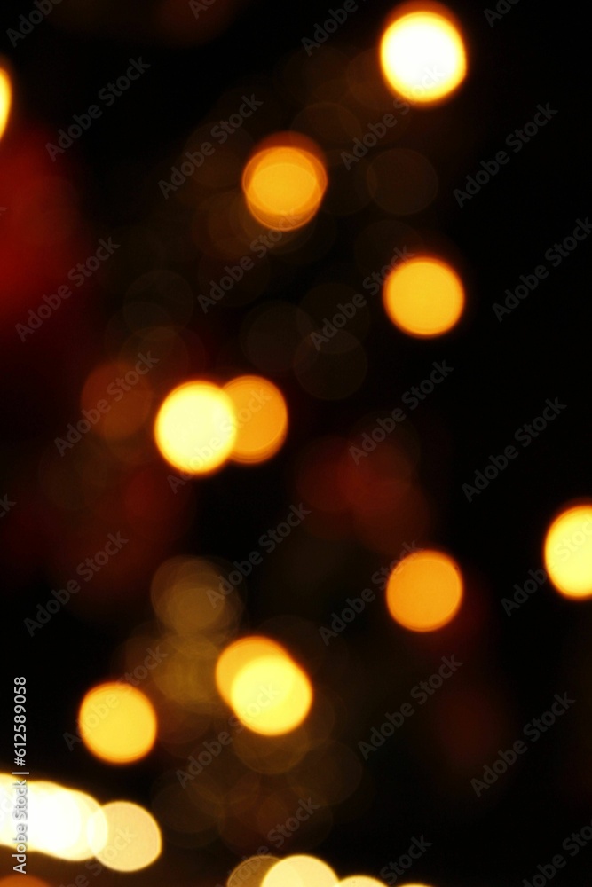Obraz premium Vertical shot of the blurred bokeh lights in the darkness