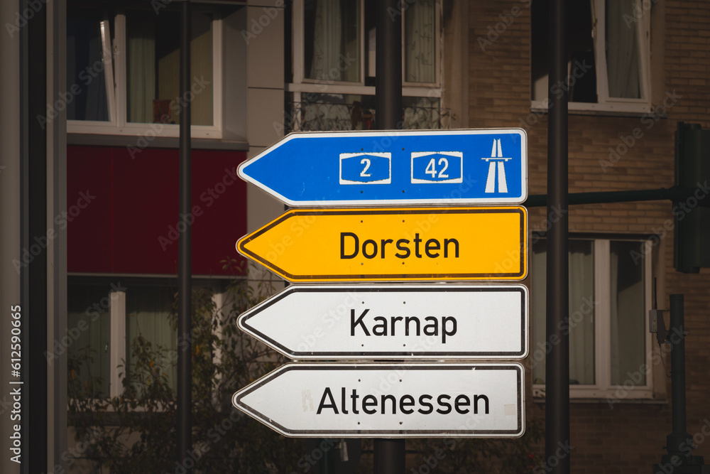 Φωτογραφία Selective blur on a german roadsign in Essen, Germany, indicating directions to the autobahn motorway and local smaller villages and cities: Dorsten, Karnap and Altenessen