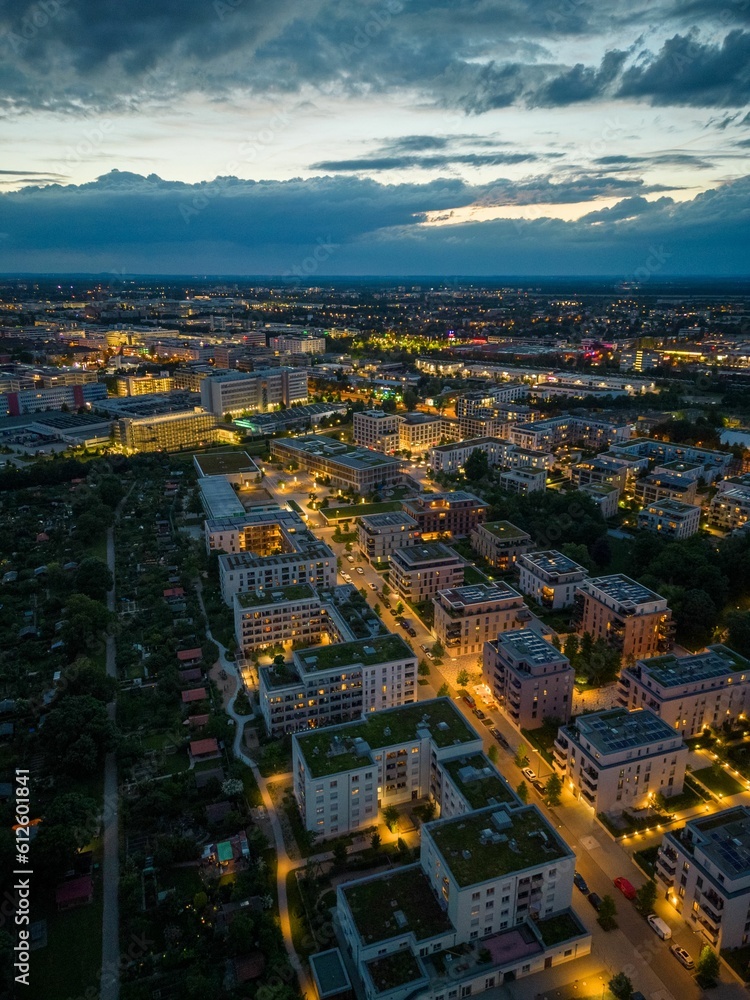 Obraz premium Drone vertical view of sunset cloudy sky over Munich cityscape with lights