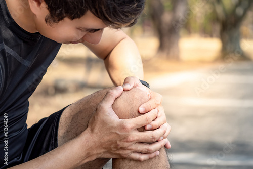 Tableau sur toile Athlete man feeling knee pain or rheumatoid arthritis while doing outdoor workout