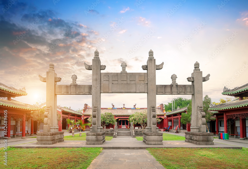 Fototapeta premium Chinese ancient buildings and archways
