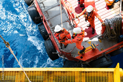 Fotografia Offshore oil and gas platform during crew boat transfer worker to the platform d