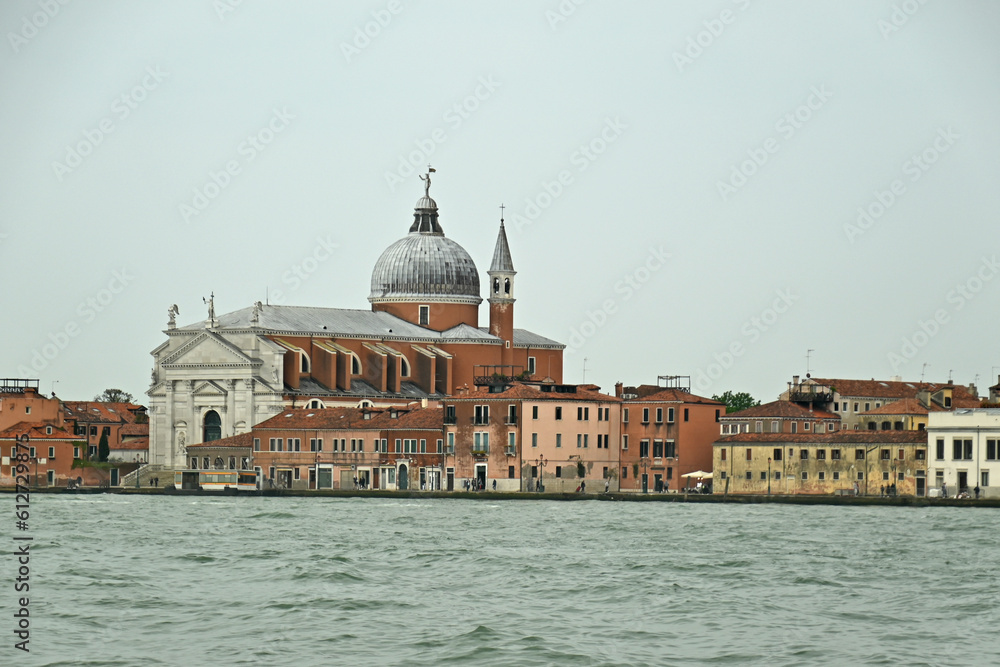 Venezia e la Giudecca in un giorno di pioggia