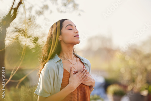 Photographie Mixed race woman relax and breathing fresh air outdoor at sunset