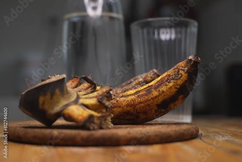 Slika na platnu Yellow over ripe bananas
