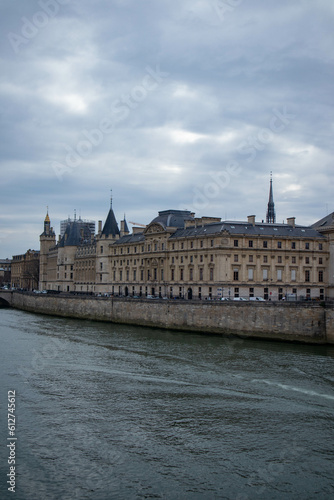 In giro per la città di Parigi, Francia