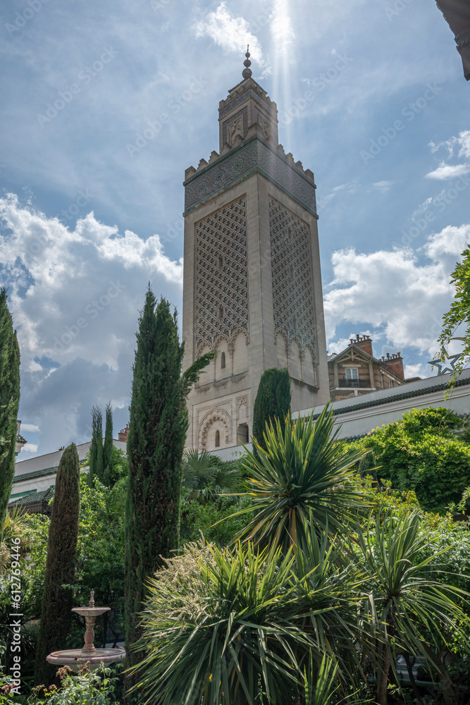 Fototapeta premium Paris, France - 06 10 2023: The great mosque of Paris. View of The facade with the minaret from the mosque's garden.