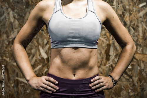 Obraz na płótnie Woman posing with bare midriff. w salonie