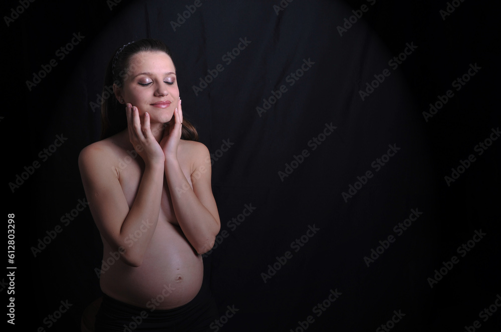 Obraz premium gestante com barriga grande, maternidade com amor