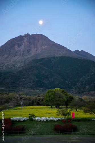火張山公園と平成新山の夜明け photo