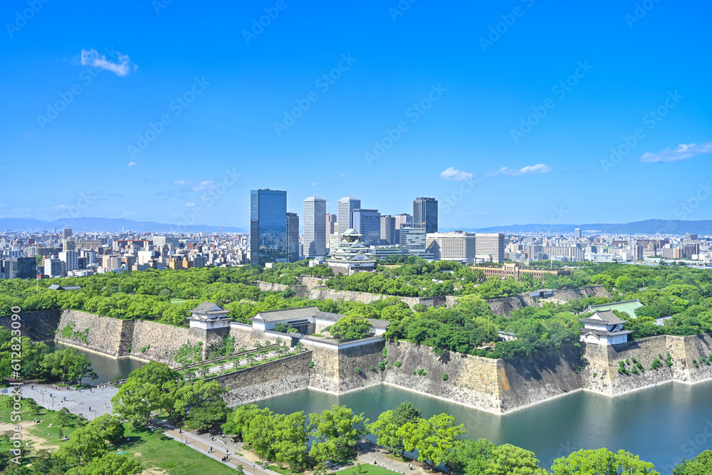 快晴の日に撮影した青空背景の大阪城　【大阪風景】