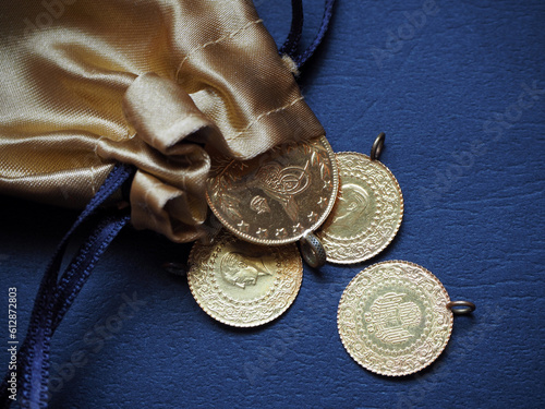 Konstfotografi A pouch of gold coins