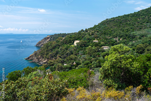 Blick über die Côte d'Azur mit dem Hameau du Dattier bei Cavalaire (Var)