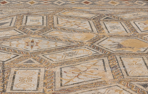 Mosaico romano na antiga cidade romana de Itálica em Sevilha, Espanha.