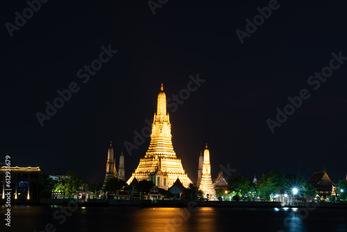 temple Arun au coucher du soleil     Bangkok Thailande