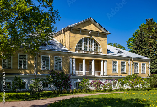 palace in the park © EVGENII