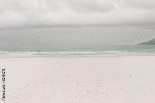 Fototapeta Naklejka Na Ścianę i Meble -  Beautiful beach in Cabo Frio RJ in cloudy weather. sea ​​of ​​crystal blue waters