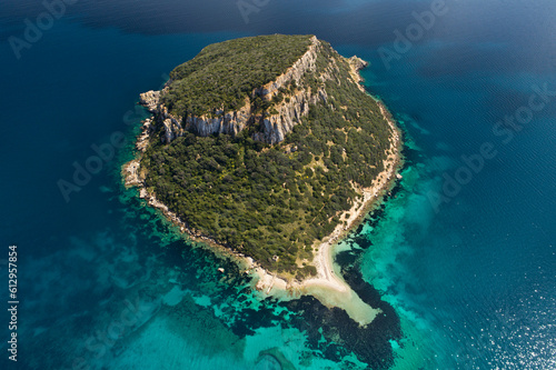 Włochy, włoskie wakacje, wyspa Sardynia, wyspa Figarolo z lotu ptaka, skały, las, lazurowa woda, Morze Śródziemne photo