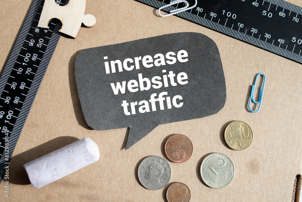 Fotografie Memo note written with text WEBSITE TRAFFIC isolated on green background