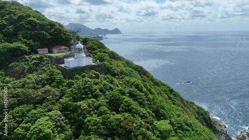 丹後半島にある経ヶ岬灯台と日本海