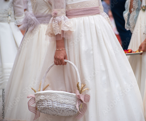 vestido y cesta de novia