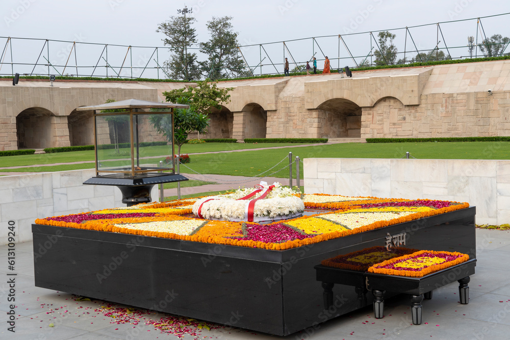 india-punjab-dheli-raj-ghat-visit-the-tomb-of-mahatma-gandhi-stock