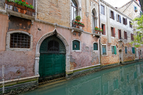 canal et architecture traditionnelle de venise