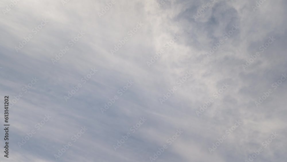 Elongated diffuse clouds move in the morning Elongated diffuse clouds move in the morning