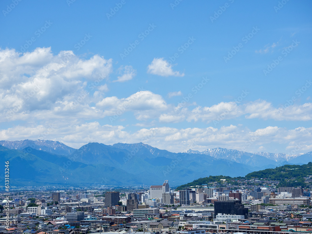 初夏、弘法山から見る松本市・北アルプス