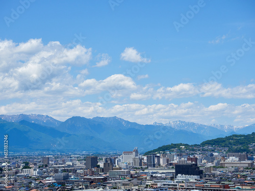 初夏、弘法山から見る松本市・北アルプス