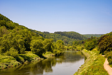Keuken achterwand Bosrivier Trage rivier in zomerse wildernis  © Cliff