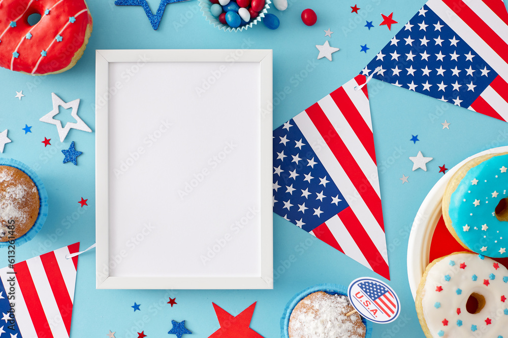 Obraz premium Concept of a July 4th celebration event. Top view composition of donuts, cupcake, american flag garland and stars on light blue background with blank frame for text or promotion
