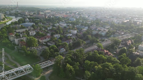 centrum miasta Opola (Polska) o poranku wiosną