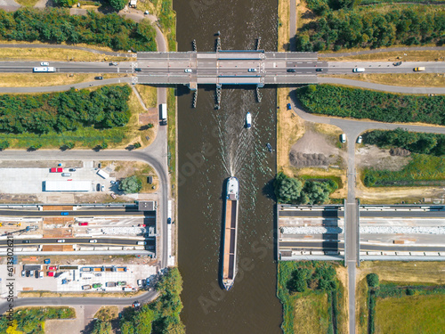 Tableau sur toile Topdown view of an navigable aquaduct under construction with ships