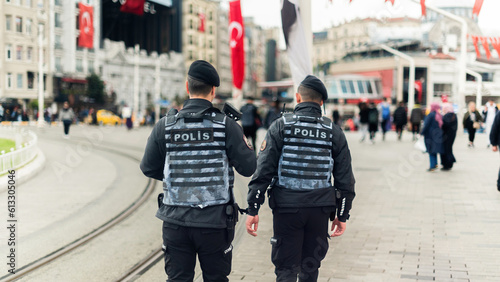 Obraz na płótnie Two policemen in Istanbul w salonie