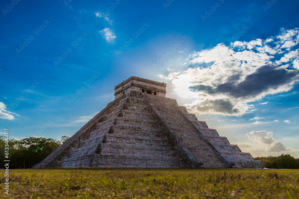 Templo de Kukulcán o El Castillo, Chichén Itzá Templo de Kukulcán o El Castillo, Chichén Itzá