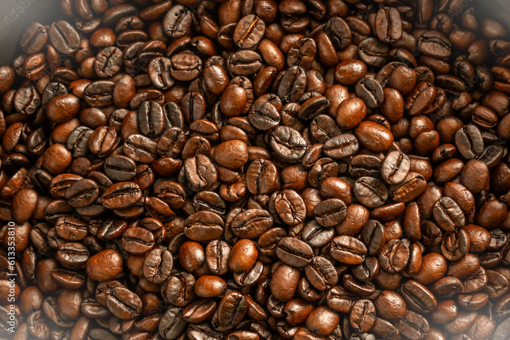 Fototapeta premium キャンプでコーヒー Roasting coffee beans outdoors
