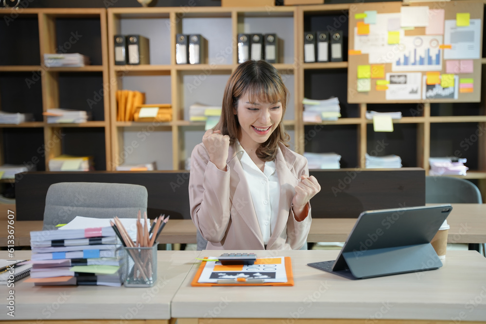 Asian business woman Working at the office Asian business woman Working at the office